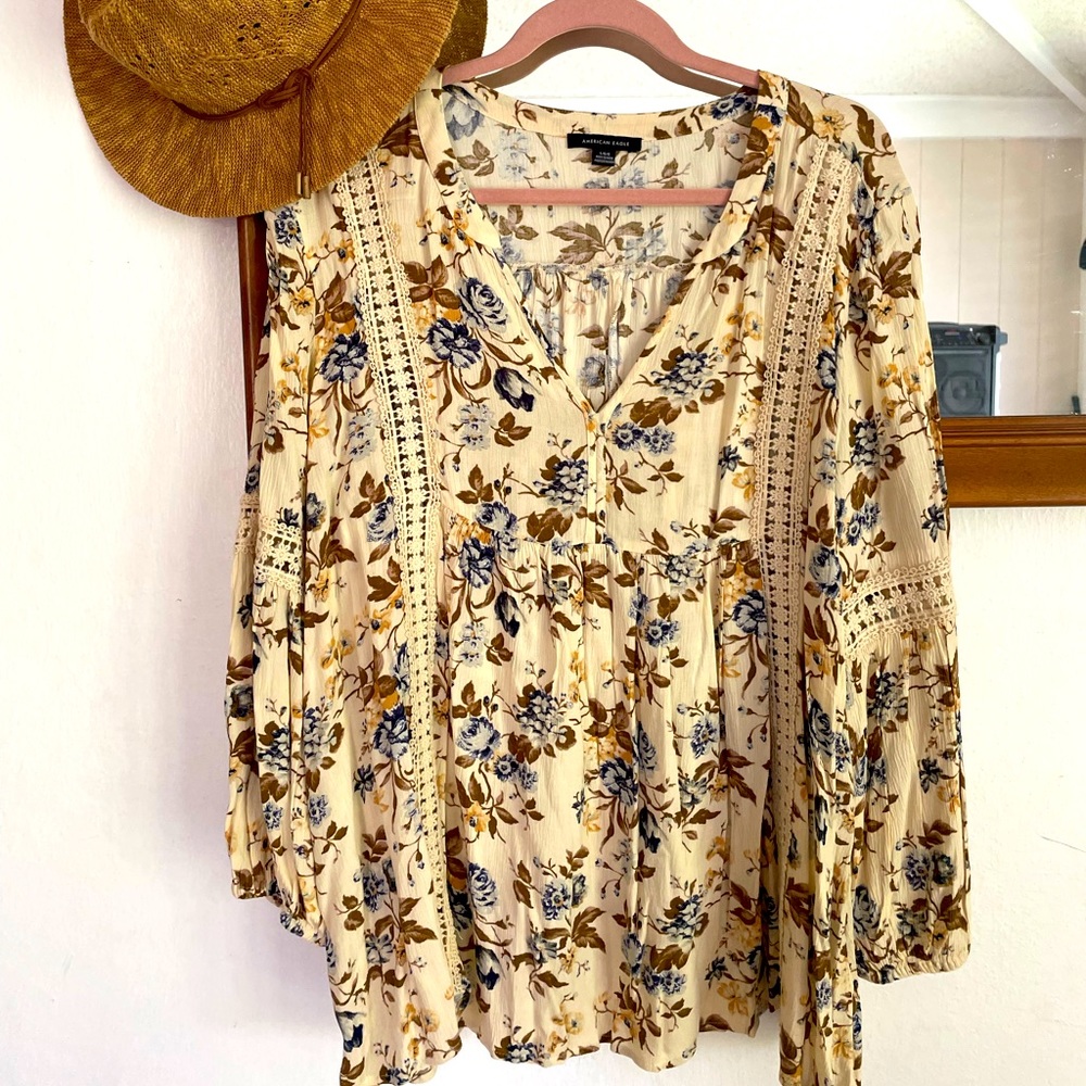 Feminine AEO long sleeve floral print crochet lace inlet blouse